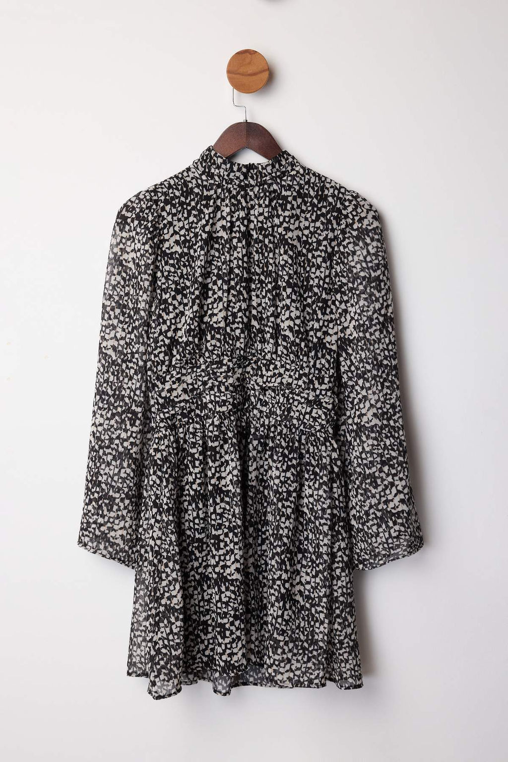 Siyah Geometrik Desenli Etegi Belden Ac?lan Sifon K?sa / Mini Dokuma Elbise TWOAW26EL00300