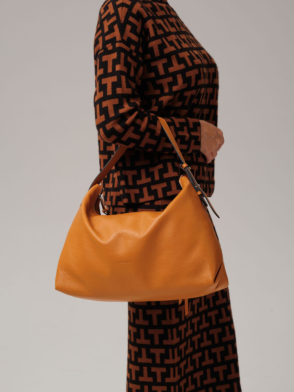 Сумка Deboro 30369 оранжевый карандаш