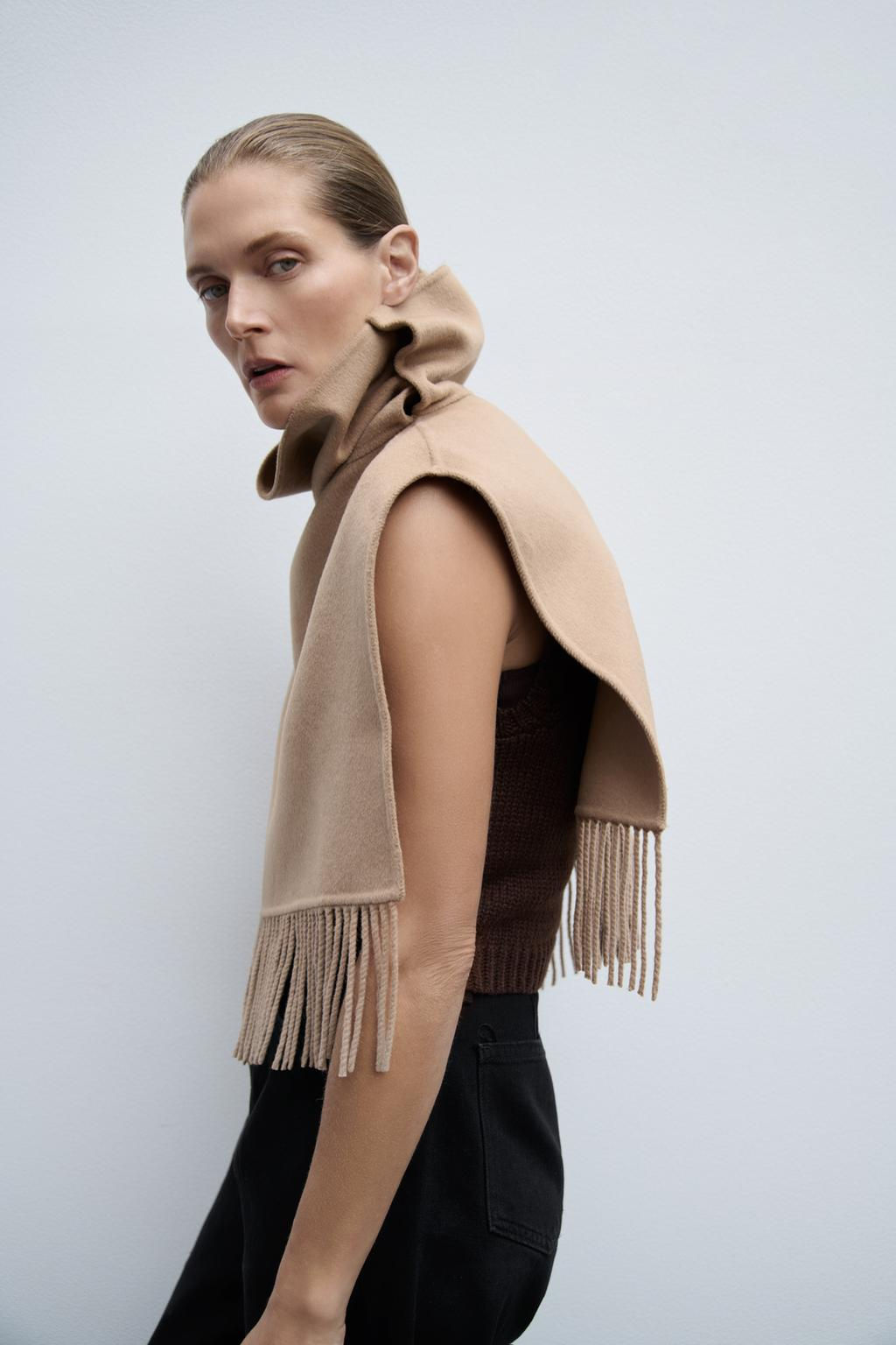 ASYMMETRIC FRINGED WOOL CAPE - Zara фото 4