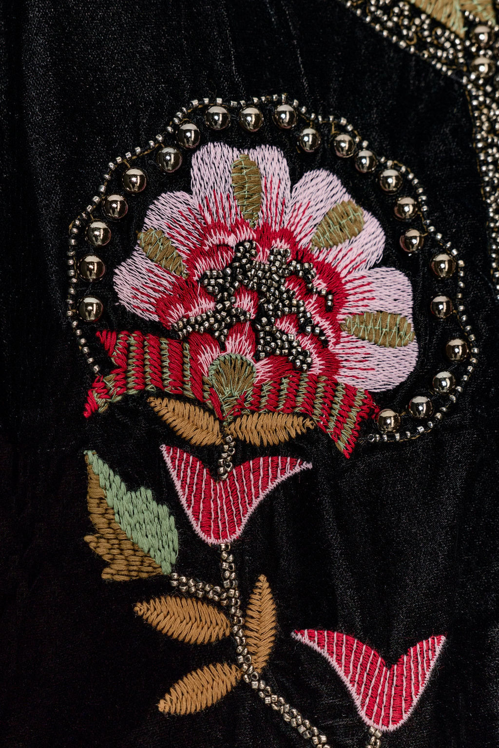 VELVET JACKET WITH FLORAL EMBROIDERY AND BEADS - Zara фото 6