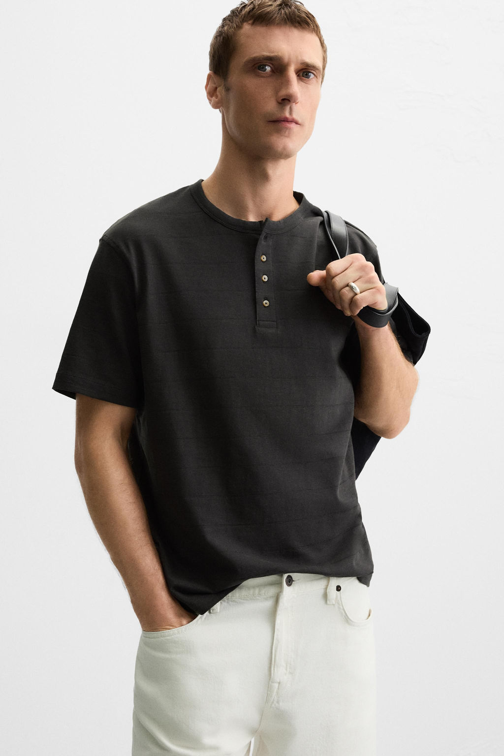 STRIPED BUTTON NECK T-SHIRT - Zara фото 6