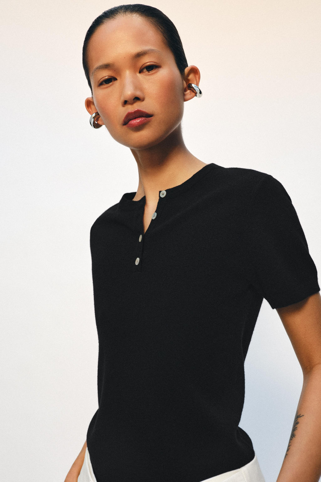 TOP PUNTO BOTONES / Negro