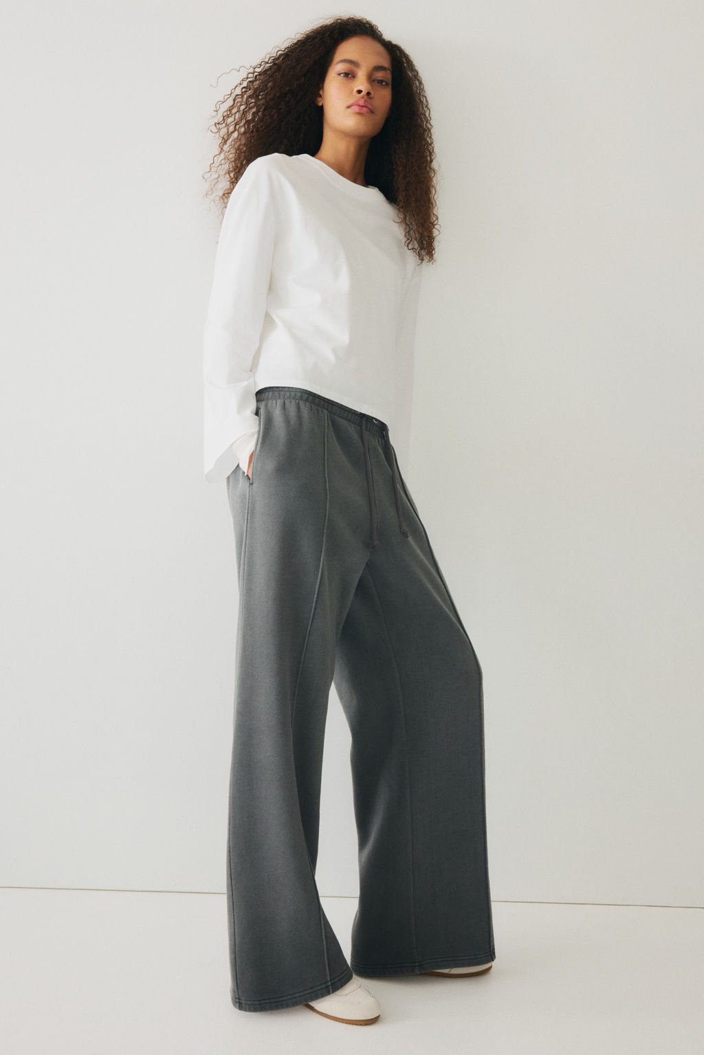 Pantal?n de ch?ndal amplio con raya - H&m фото 4