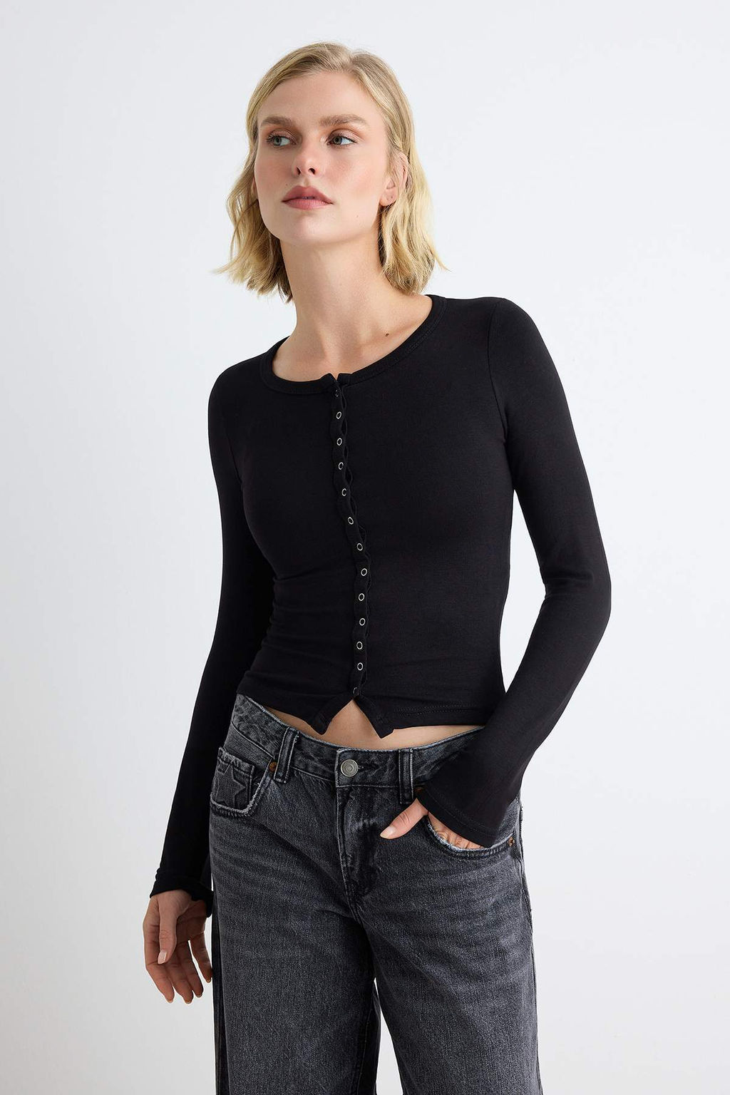 Siyah-Ekru D_z Fitted Bisiklet Yaka Crop/K_sa __t__tl_ Viskon Ribana _rme Bluz TWOAW27BZ00049
