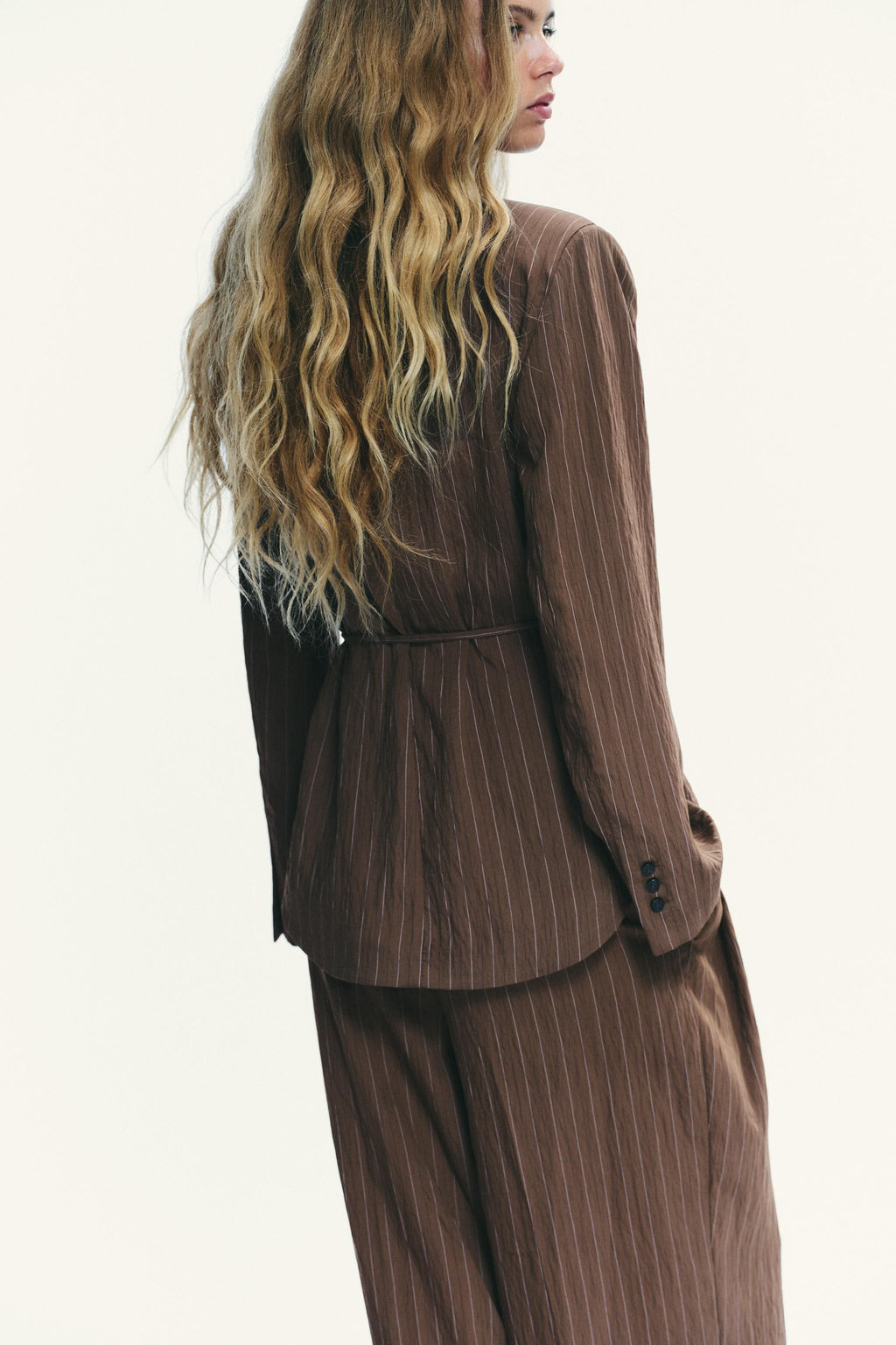 STRIPED SHOULDER PAD BLAZER WITH THIN BELT - Zara фото 4