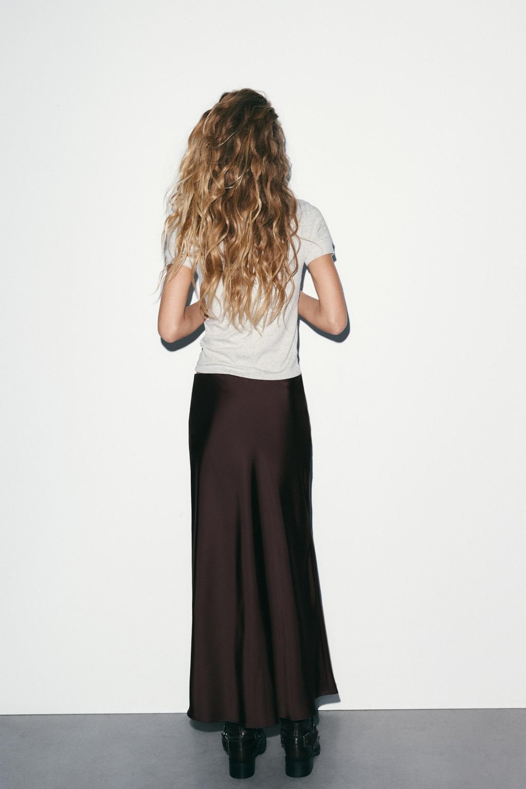 FALDA MIDI SATINADA / Berenjena oscuro - Zara фото 3