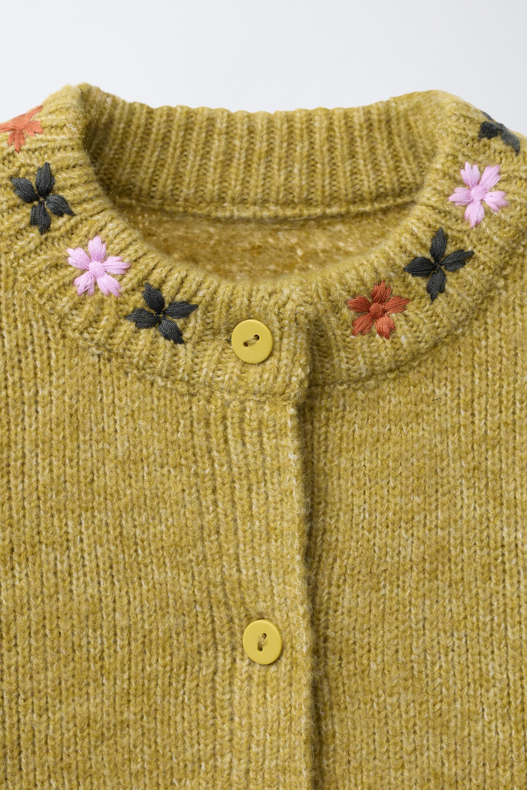 CARDIGAN WITH EMBROIDERED FLOWERS - Zara фото 3