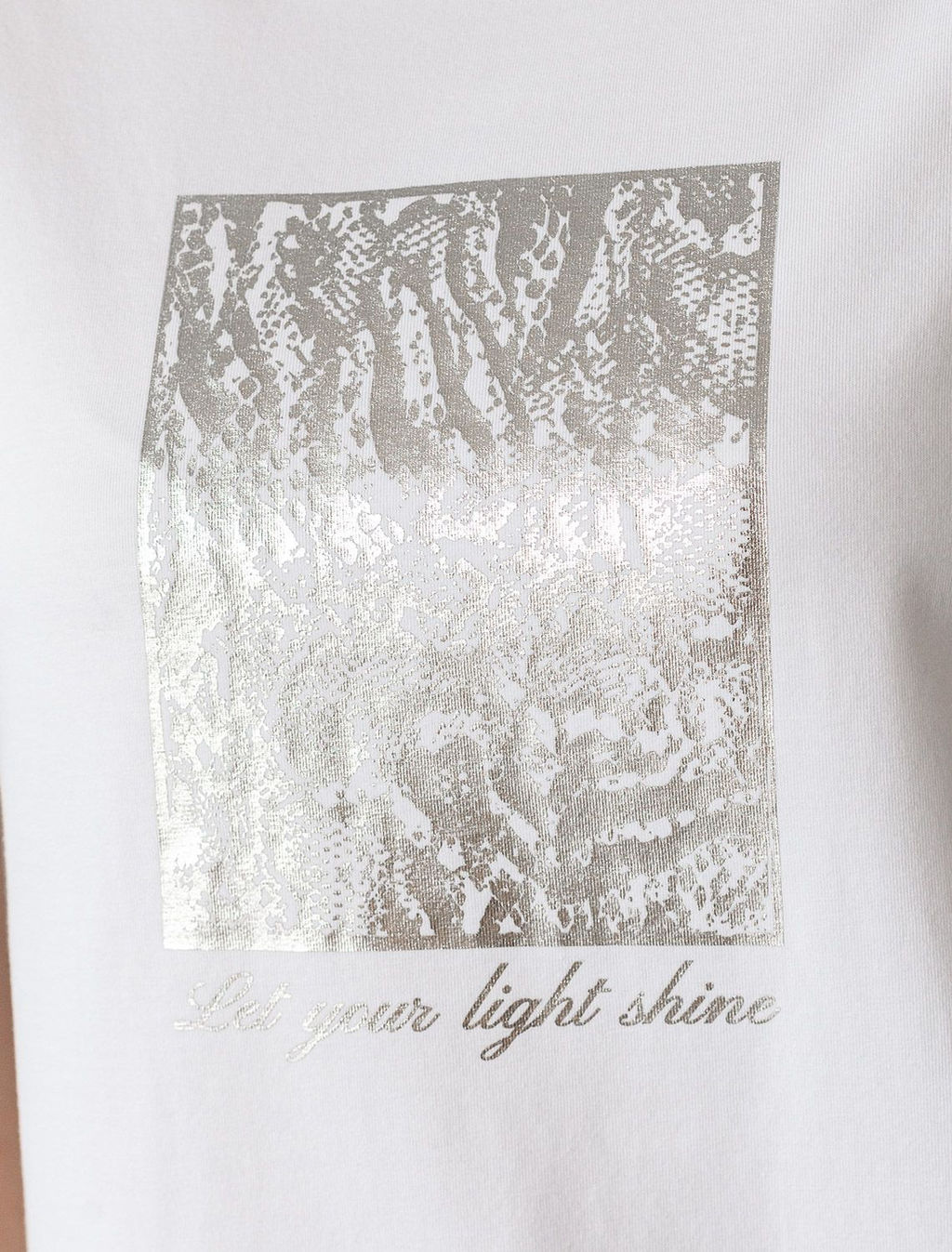 D49.110 Футболка женская белый_light shine