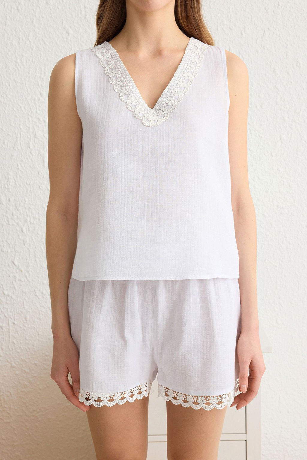 Trendyolmilla Beyaz %100 Pamuklu Dantel Dateyl? Muslin Sortlu Dokuma Pijama Tak?m? THMSS25PT00023  фото 3