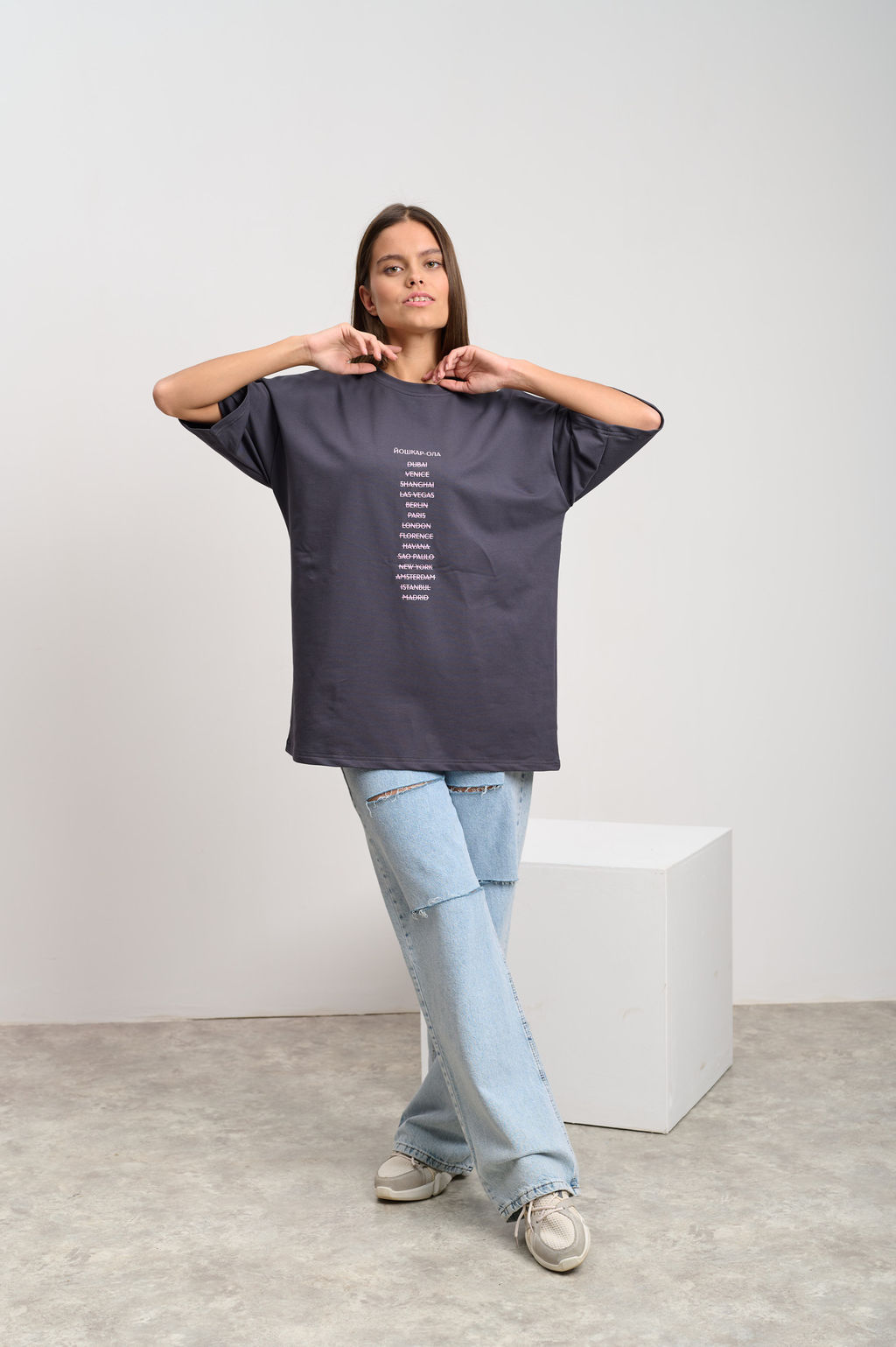 Футболка женская оверсайз серый "Зачеркнутые города"