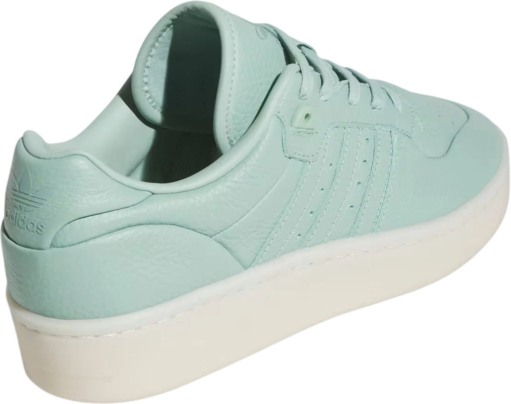 Кроссовки взрослые