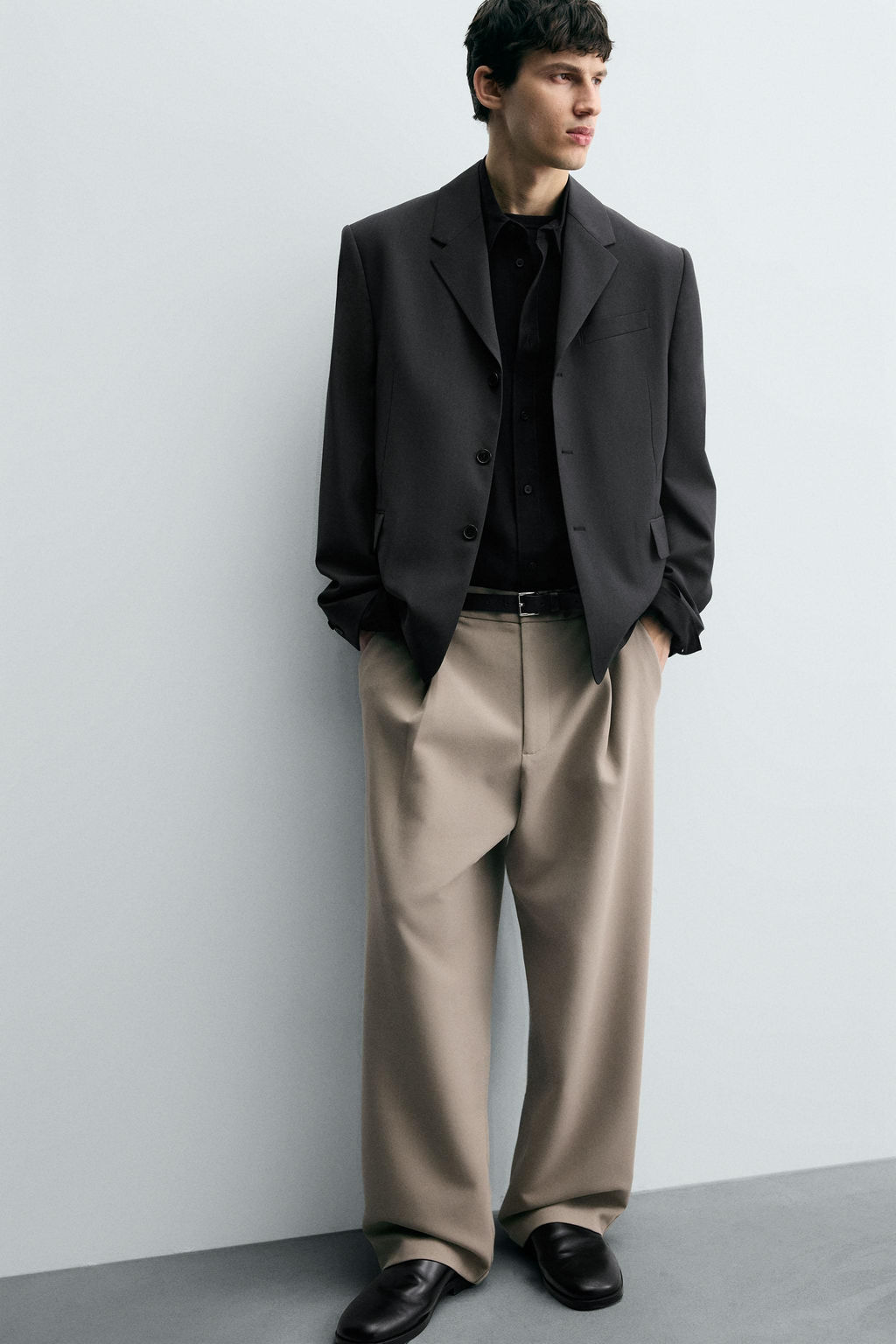 PANTAL?N RELAXED FIT PLIEGUES / Tostado claro - Zara фото 5