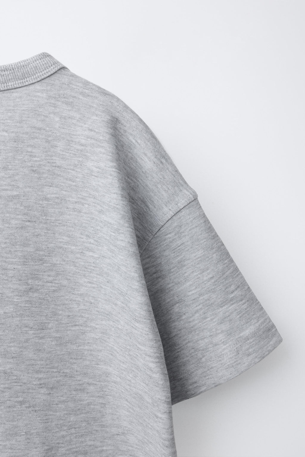 CAMISETA LISA INTERLOCK / Gris vigor? - Zara фото 6