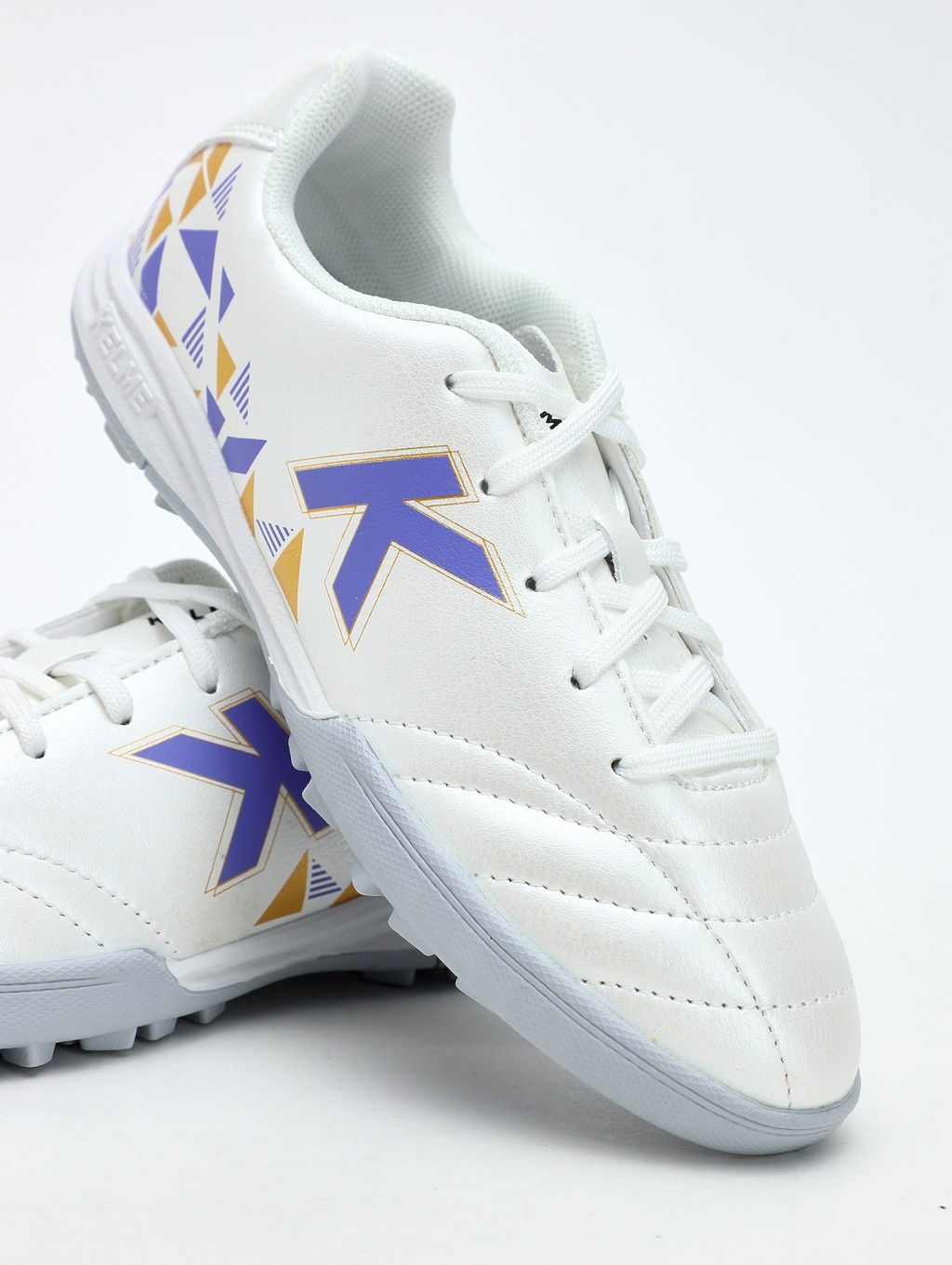 Детские шиповки KELME Childrens Football Shoes (TF) White