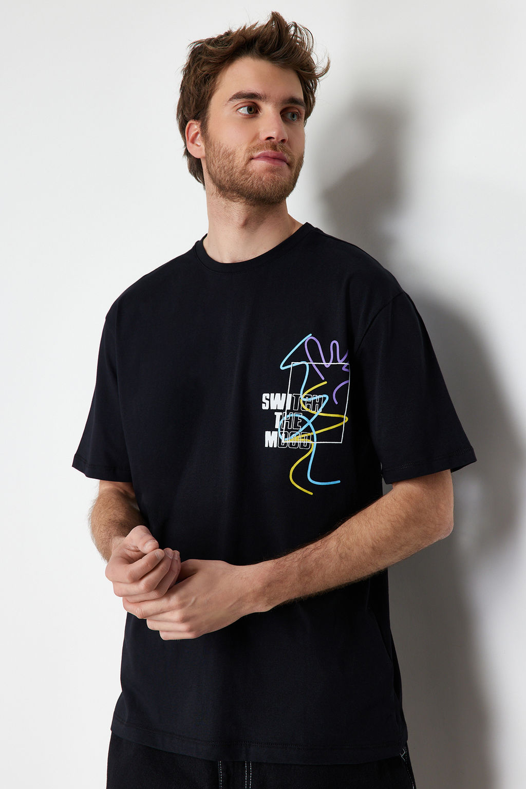 TRENDYOL MAN Siyah Oversize/Genis Kesim Yaz? Bask?l? %100 Pamuklu T-Shirt TMNSS21TS3438 - Trendyolmilla фото 8