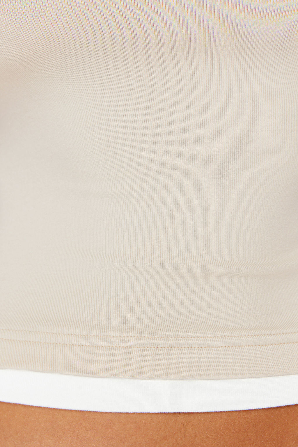 TRENDYOLMILLA Siyah Viskoz/Yumusak Kumasl? Renk Bloklu Vucuda Oturan Esnek Orme T-Shirt TWOSS24TS00063  фото 20