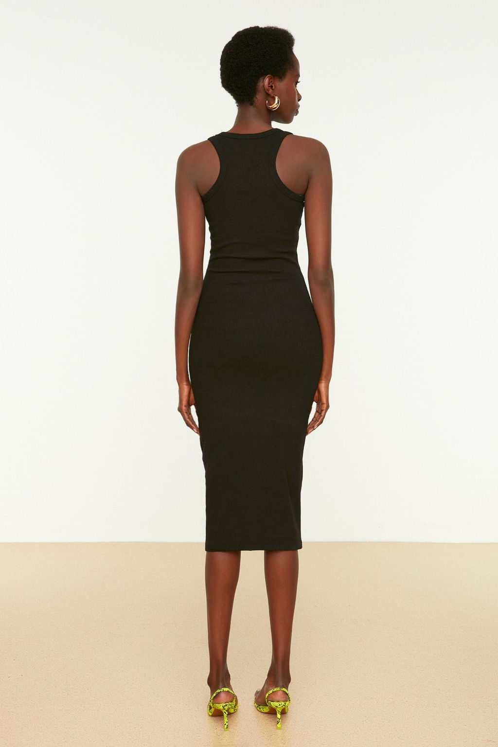 TRENDYOLMILLA Siyah Fitilli Bodycone/Vucuda Oturan Bisiklet Yaka Esnek Midi Orme Kalem Elbise TWOSS22EL1575 фото 5