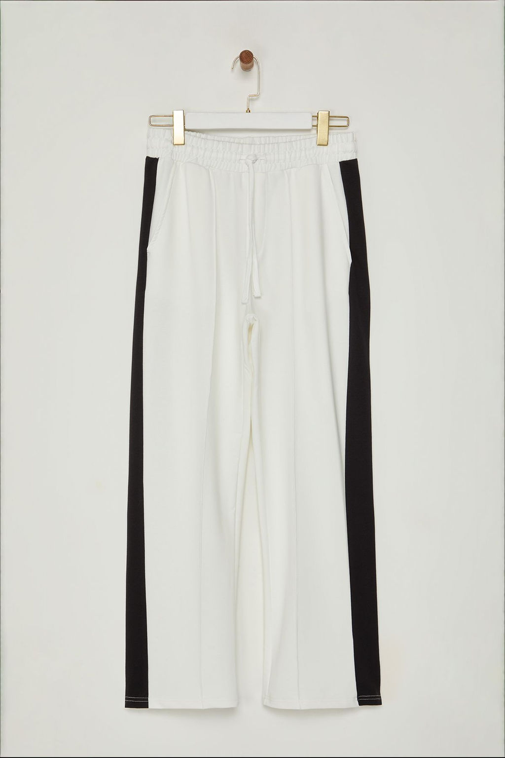 TRENDYOL MAN Siyah Oversize/Genis Kesim Ac?k Paca Renk Bloklu Esofman Alt? TMNAW25EA00006 - Trendyolmilla фото 13