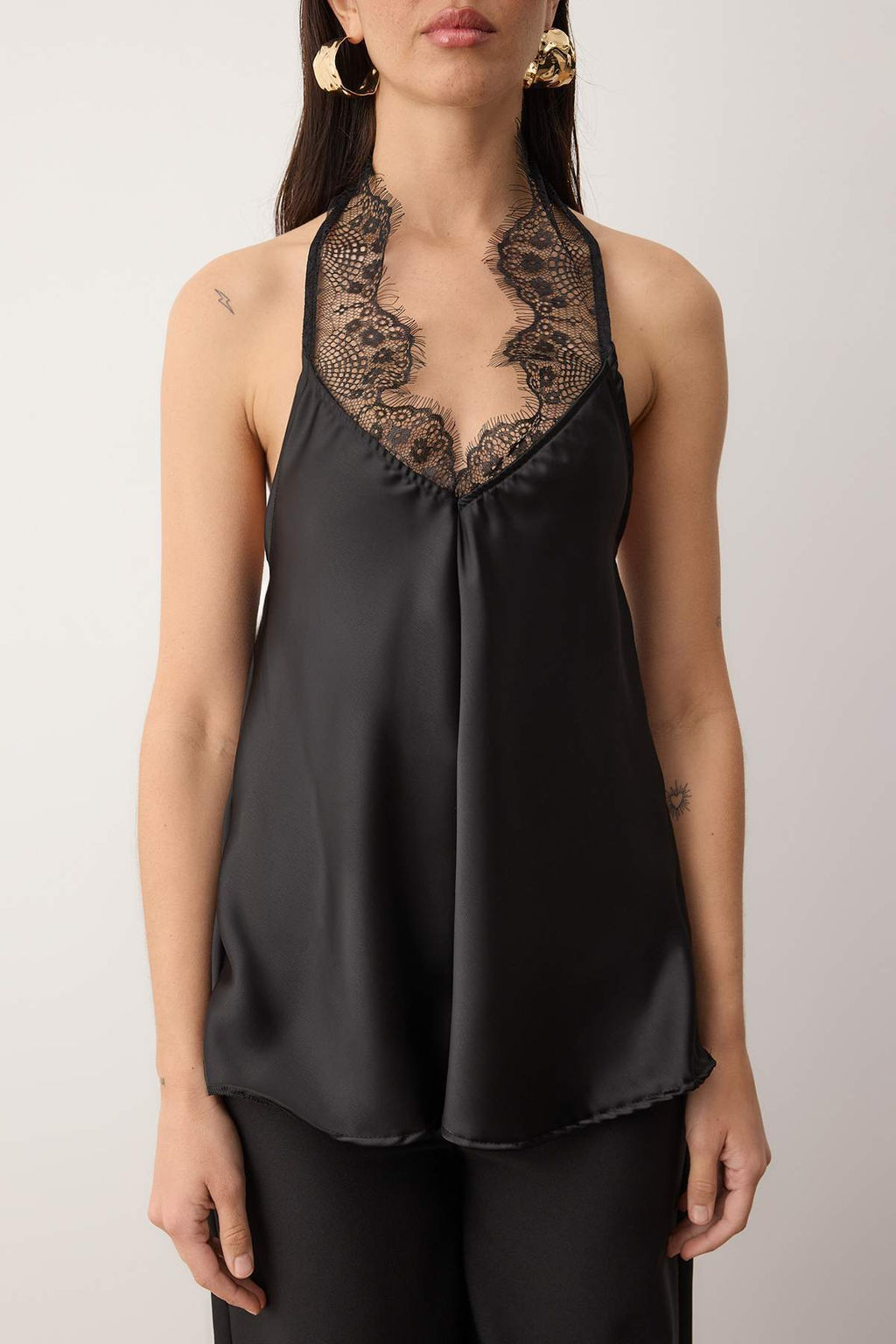 Siyah V Yaka Dantel Detayl? Saten Party Y?lbas? Bluz TPRAW26BZ00065 - Trendyolmilla фото 3