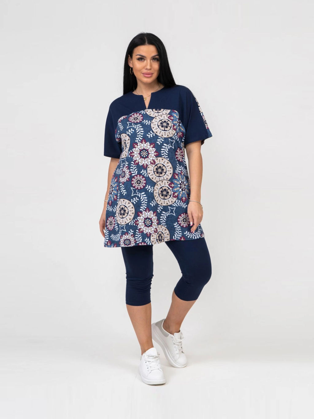 Костюм женский, цвет синий белый бежевый