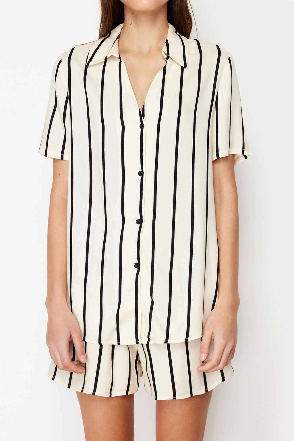 Trendyolmilla Ekru Cizgili Yaka Detayl? Viskon Sortlu Dokuma Pijama Tak?m? THMSS24PT00050 фото 5