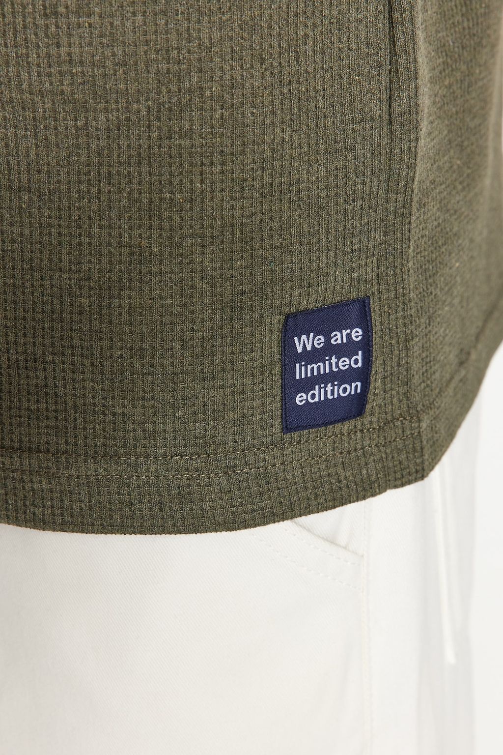TRENDYOL MAN Siyah Oversize/Genis Kesim K?sa Kol Cepli Etiket Detayl? T-Shirt TMNSS23TS00077 - Trendyolmilla фото 14