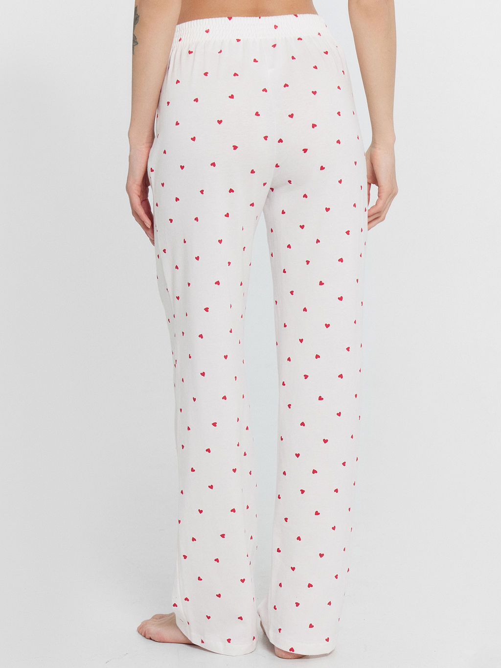 Пижама женская белая с принтом "сердечки"