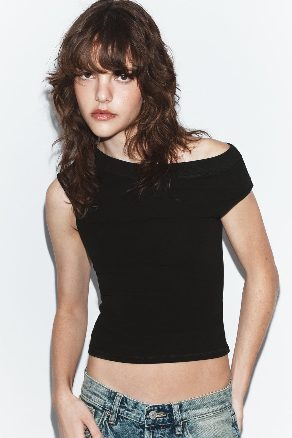 CAMISETA CUELLO BARCO / Negro - Zara фото 2