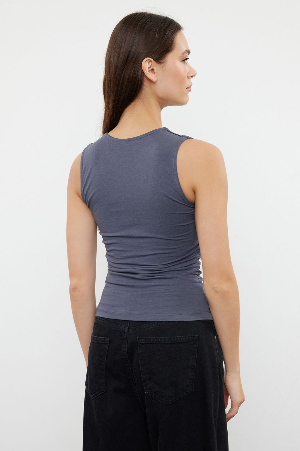 Gri Duz Kare Yaka Ask?l? Buzgulu Fitted/Vucuda Oturan Esnek Orme Bluz TWOSS24BZ00400
