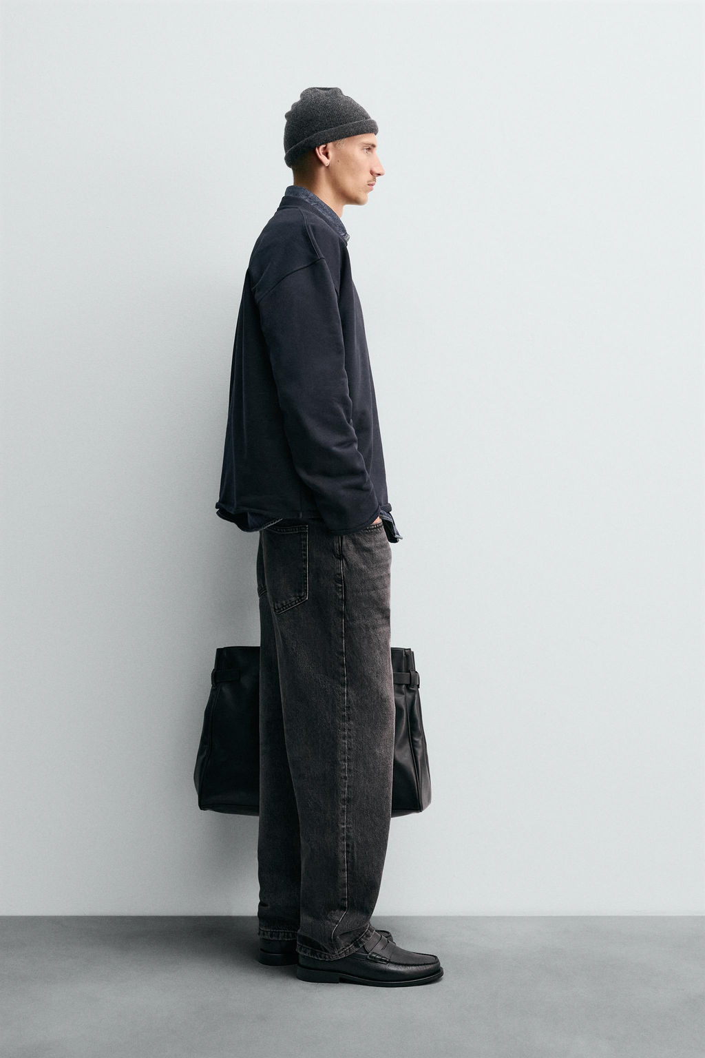 CREW NECK SWEATSHIRT WITH IRREGULAR FINISH - Zara фото 4