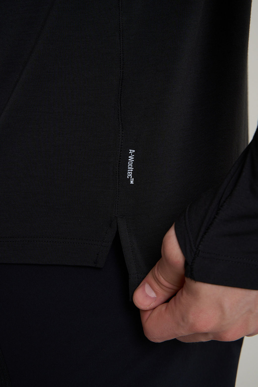 Лонгслив Черный ANTA RUNNING LS Tee  фото 11