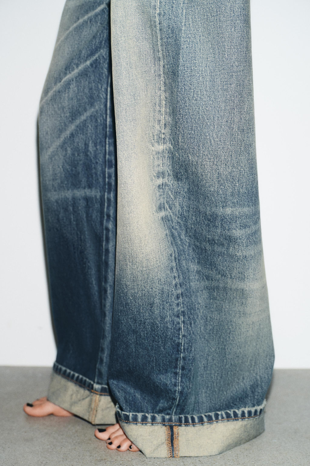 TRF BAGGY FOLDED RIPPED MID-WAIST JEANS - Zara фото 15