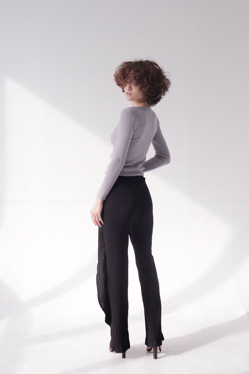 12240 Лонгслив с драпировкой серый - Martichelli фото 10