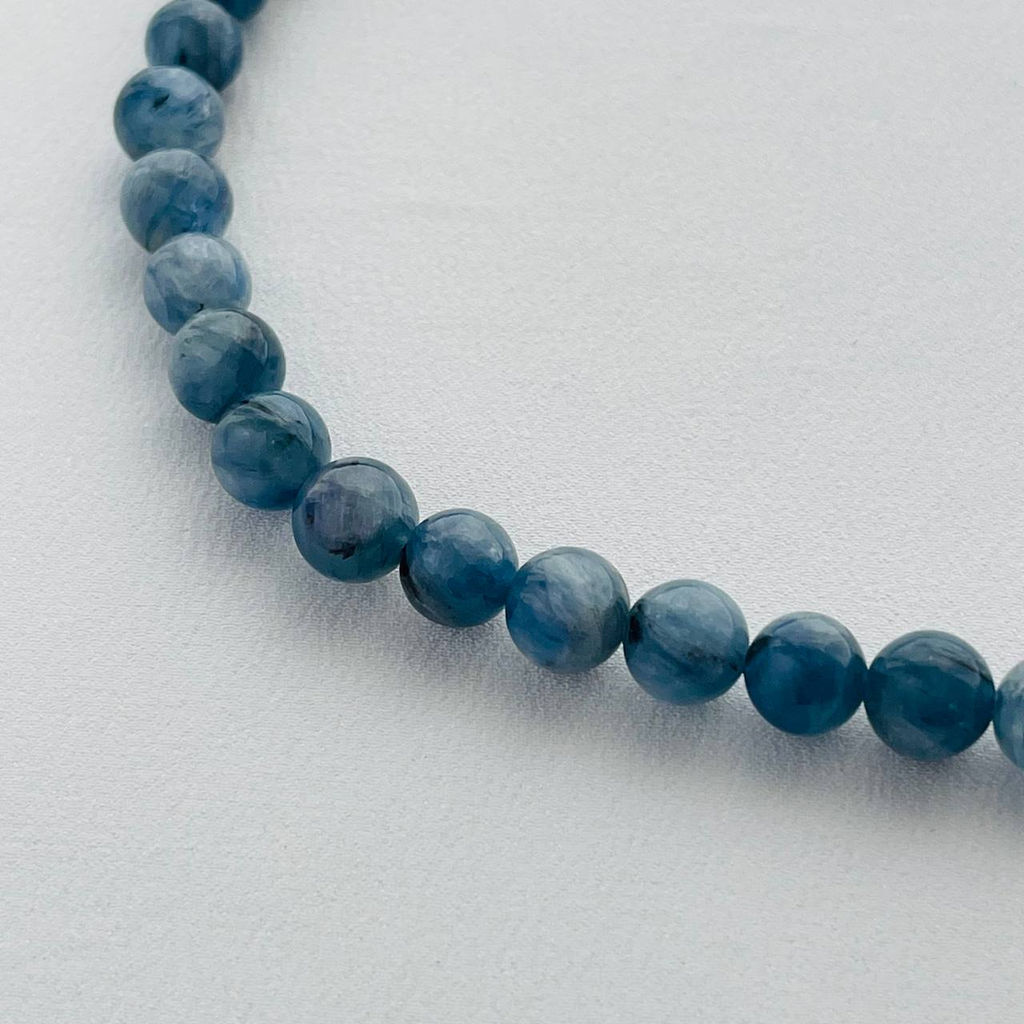 Бусы из Кианита