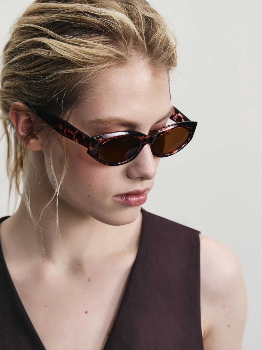 Солнцезащитные очки в пластиковой оправе / Zarina  фото 4