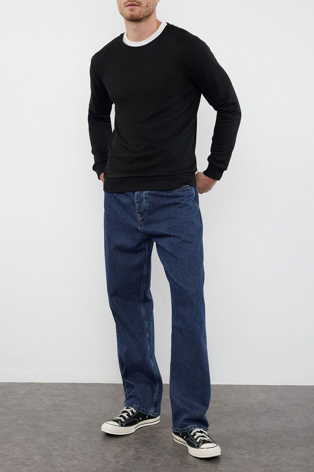 Siyah Regular/Normal Kesim Dokulu Panel Detayl? Basic Sweatshirt TMNAW25SW00149