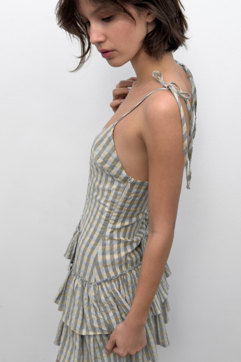 VESTIDO MINI CUADROS VOLANTES / Gris / Beige - Zara фото 3