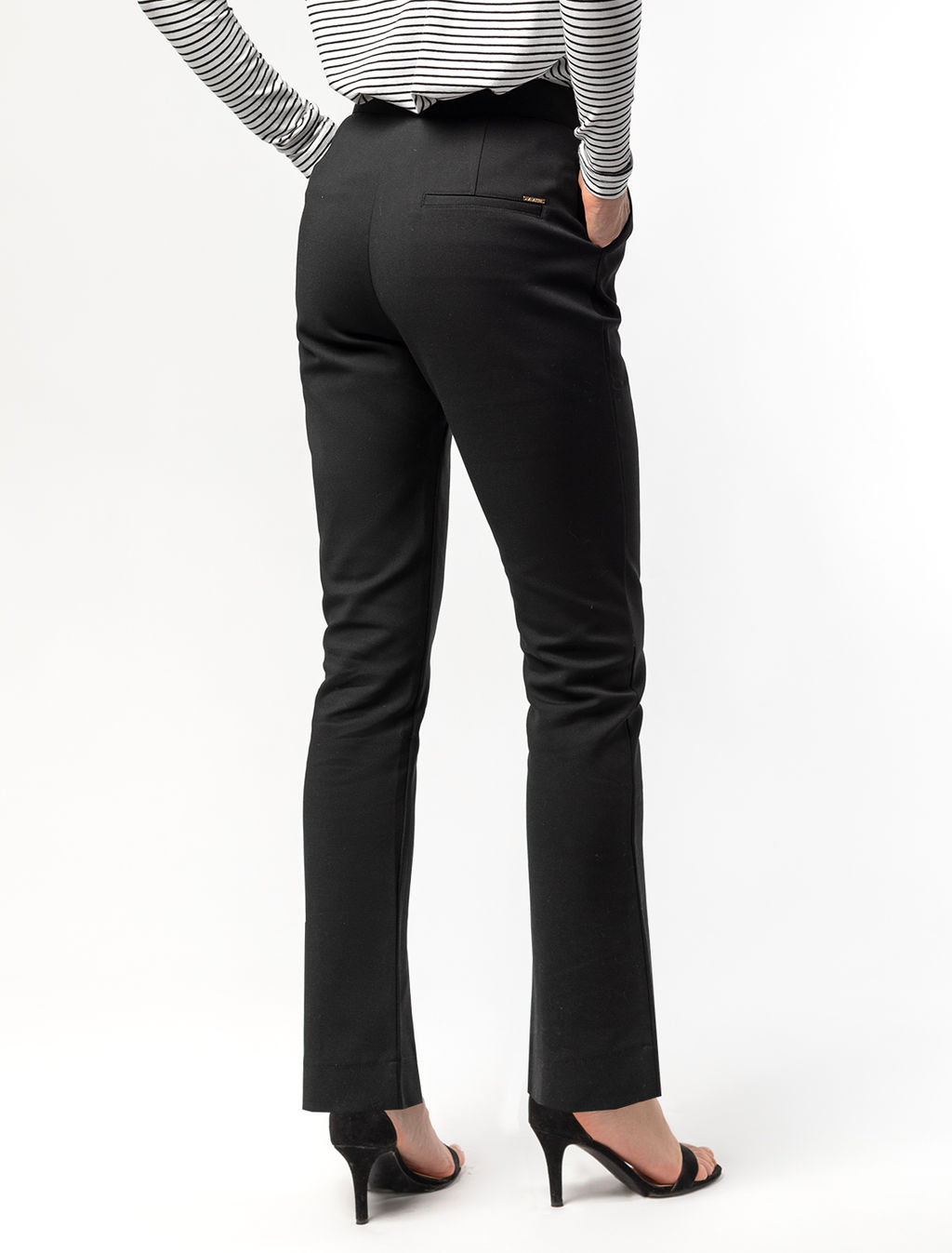 VILATTE / Узкие прямые брюки из плотной эластичной ткани, с разрезами  фото 4