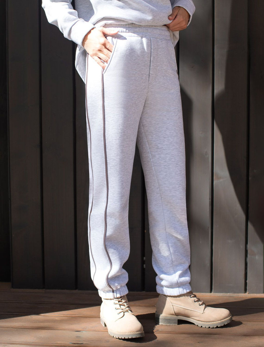 Теплые брюки джоггеры из эластичного футера трехнитки с начесом