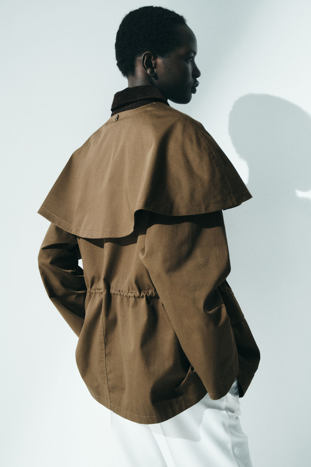 Chaqueta de sarga con capa - H&m фото 4