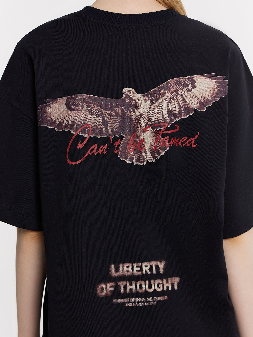 Футболка женская черная с принтом и написью Liberty of flight черный +печать4 112953 - Mark formelle фото 6