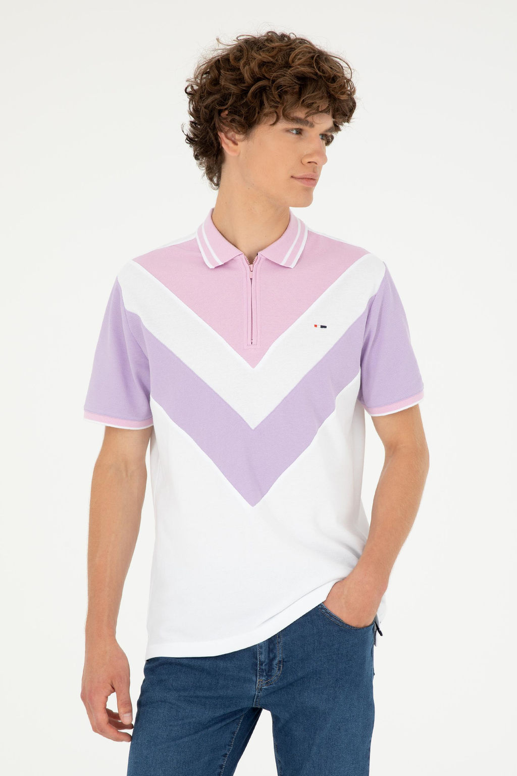 Мужская сиреневая футболка Неожиданная скидка в корзине