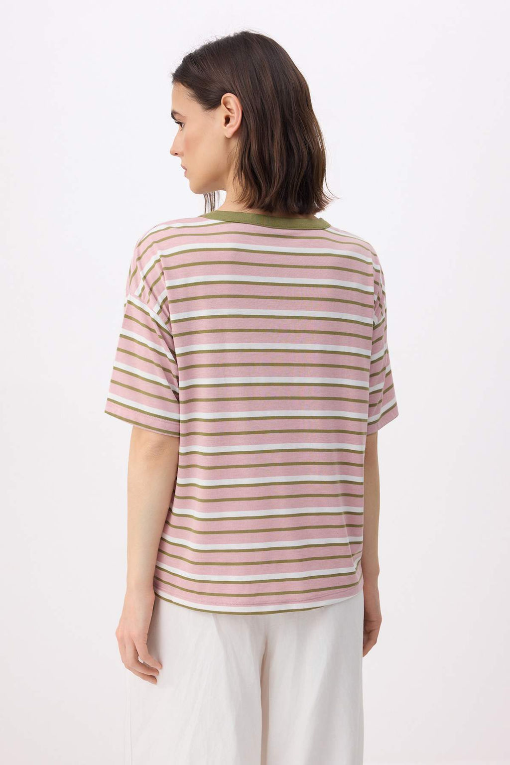 Gul Kurusu Cizgili Oversize/Genis Kal?p Uzun Tok %100 Pamuk Orme T-Shirt TWOSS26TS00051