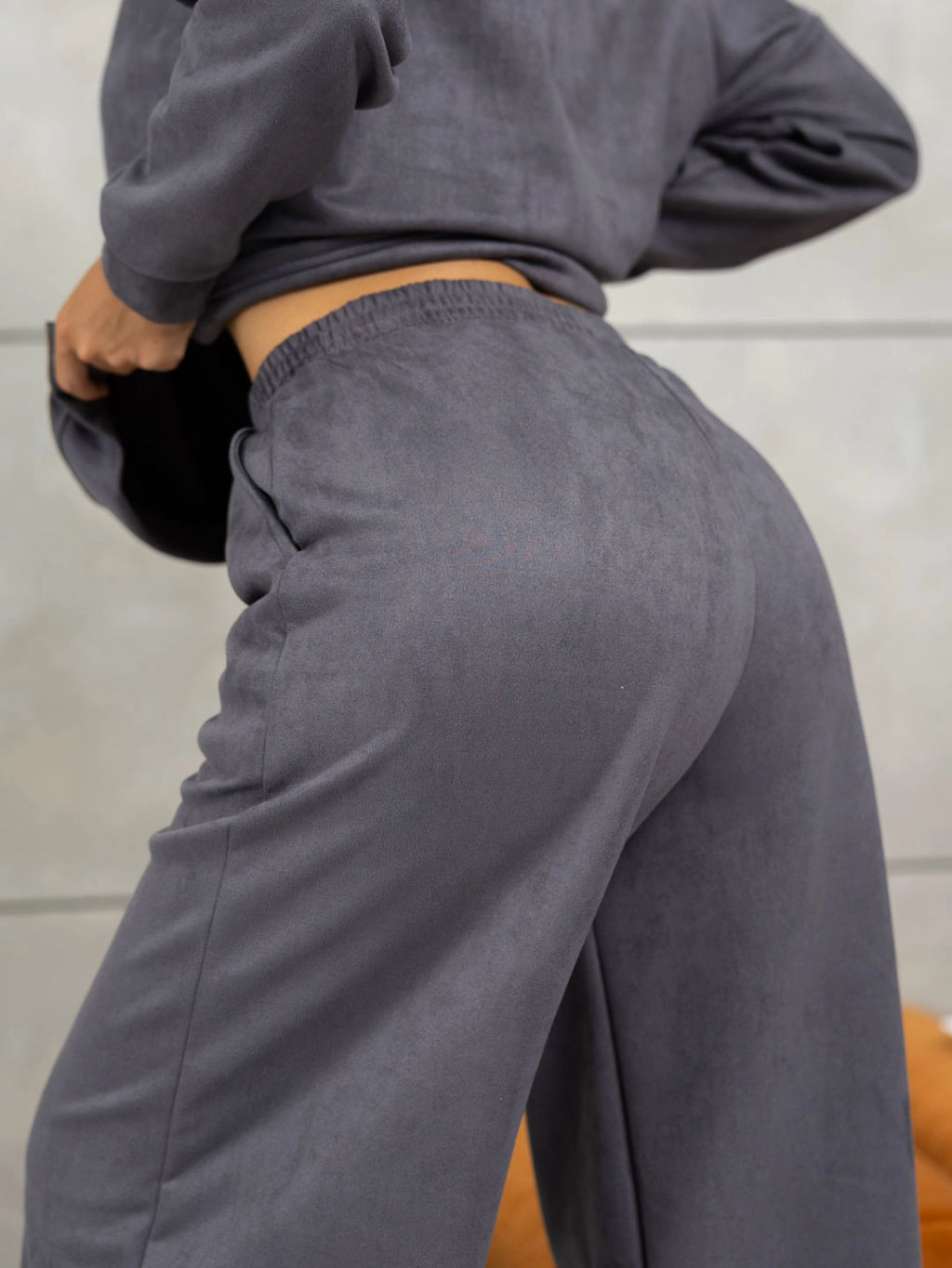 Костюм женский под замшу мод.2082 - Барболета фото 26