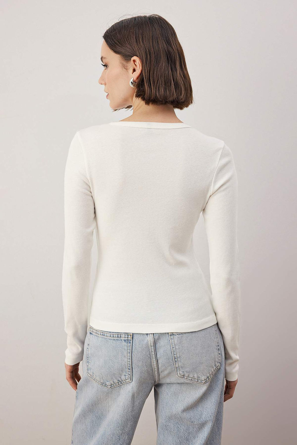 Ekru Dugmeli Vucuda Oturan Esnek Orme Bluz TWOAW26BZ00007