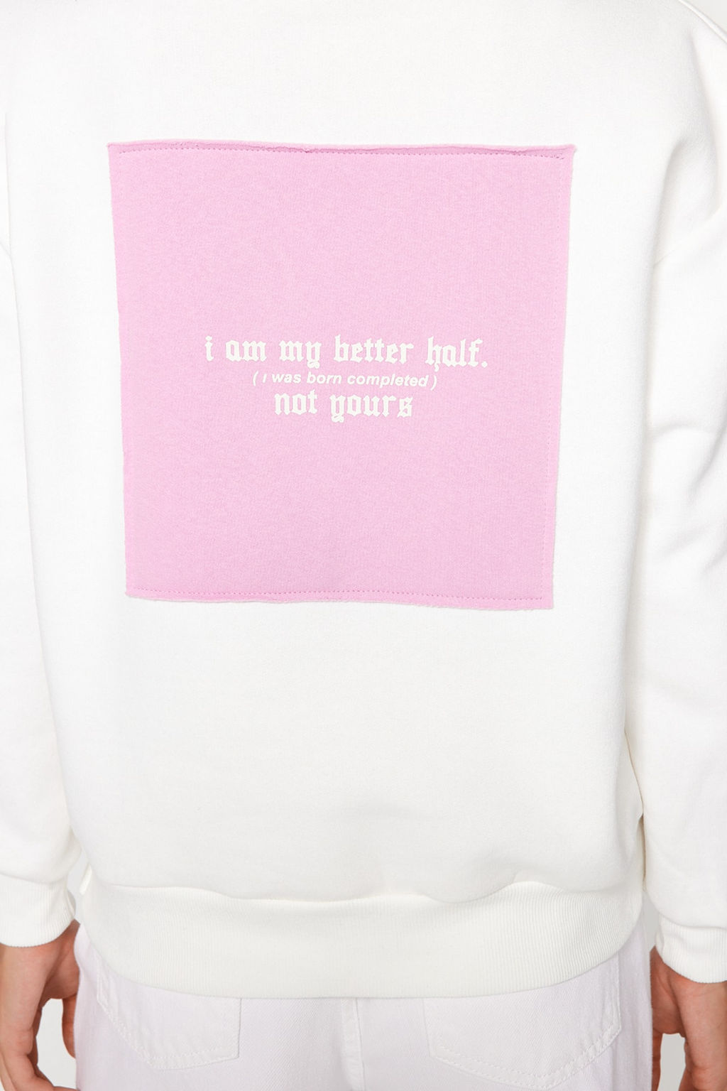 TRENDYOLMILLA Siyah Kal?n Ici Polarl? Bask?l? Relaxed/Rahat Kal?p Bisiklet Yaka Orme Sweatshirt TWOAW21SW0150  фото 5