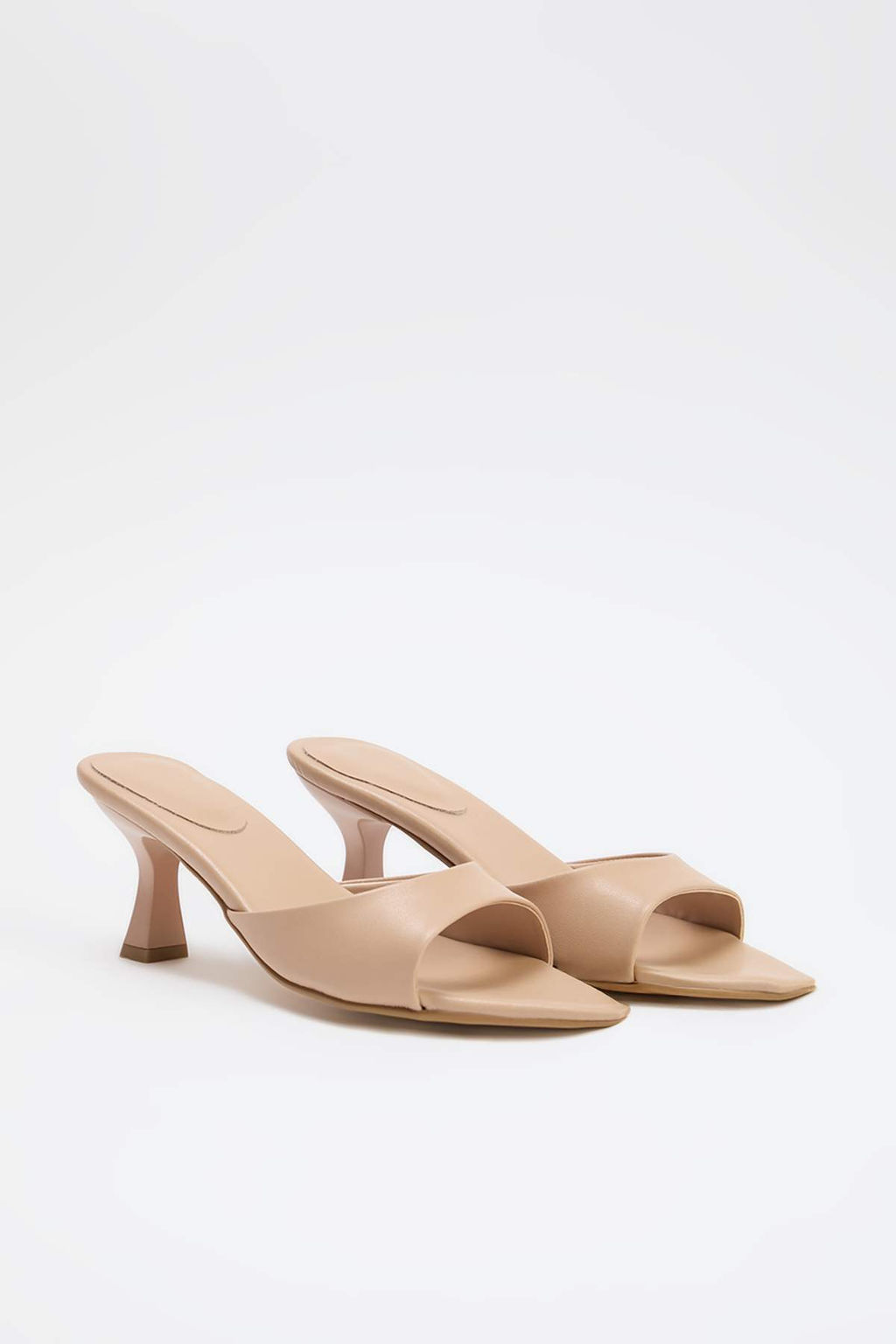 Bej Suet Sivri Burun Kitten Topuklu Kad?n 3 cm Topuklu Terlik TAKSS25TO00111