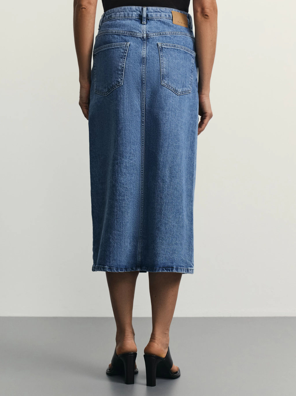 Джинсовая юбка миди с разрезом спереди / Zarina  фото 4