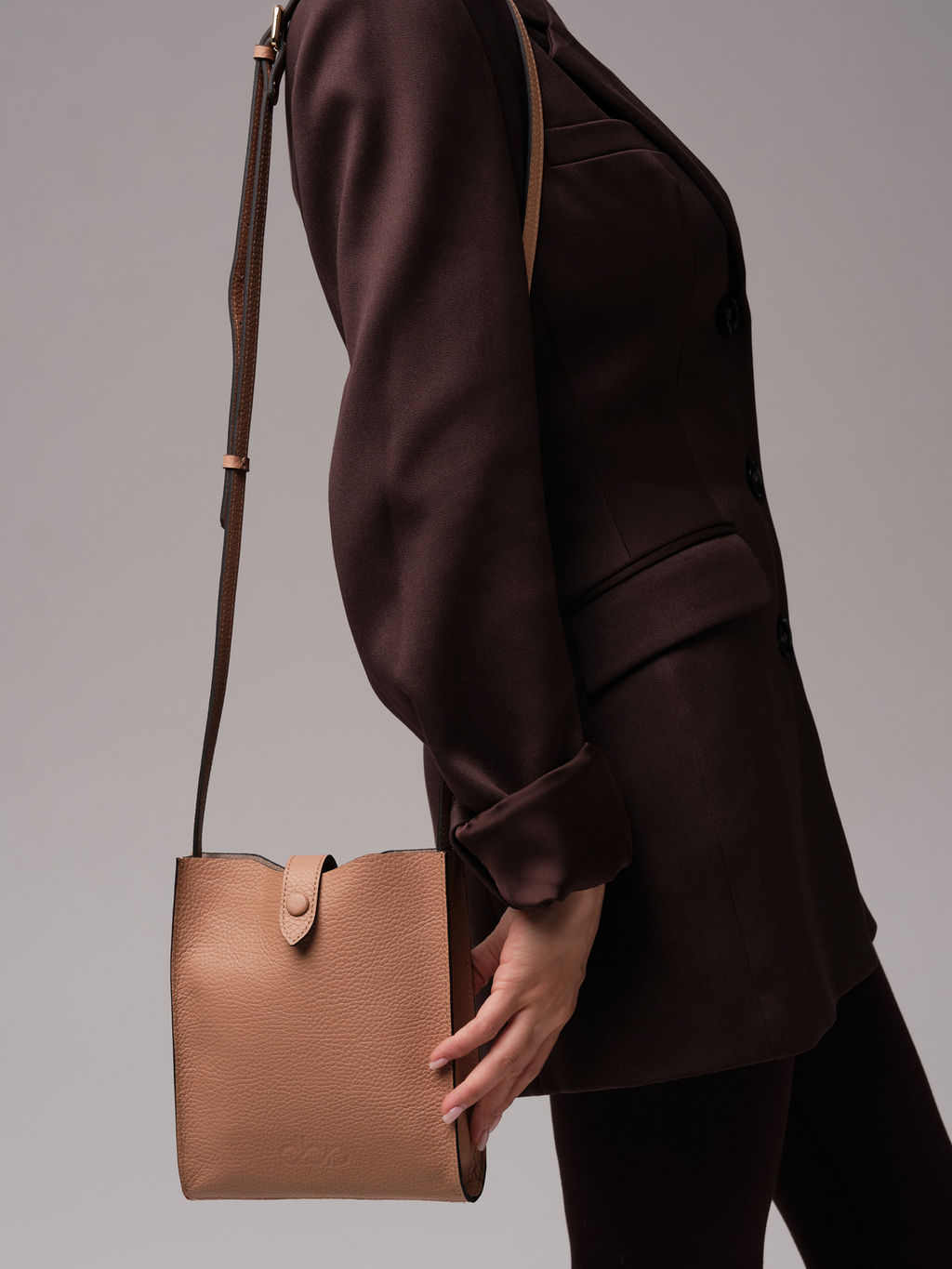 Кожаная сумка кросс-боди Leya DBR 30919 бежевая нуга фото 6