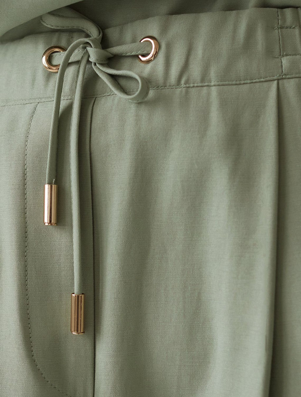 Брюки бананы с поясом на резинке из плотного лиоцелла